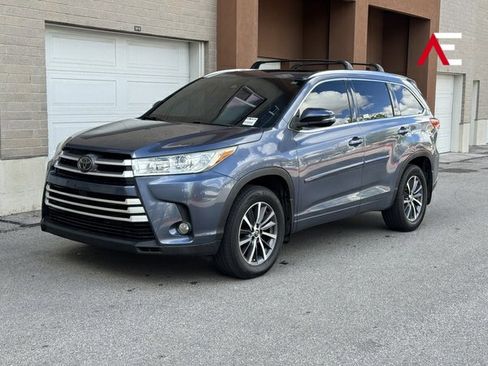 Used 2018 Toyota Highlander XLE AWD/4WD image 1