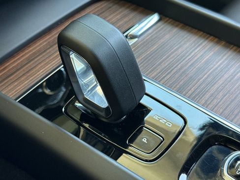 Certified 2023 Volvo XC60 B5 Plus w/ Protection Package Premier FWD image 21