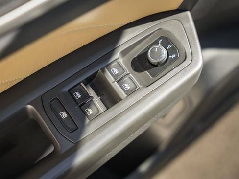 Used 2023 Volkswagen Atlas Cross Sport SE w/ Panoramic Sunroof Package image 30