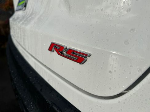 Used 2025 Chevrolet Trax RS w/ Sunroof Package FWD image 32