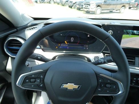 New 2026 Chevrolet Trax LT w/ LT Convenience Package FWD image 21