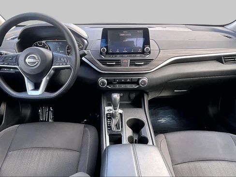 Used 2025 Nissan Altima 2.5 SV FWD image 14