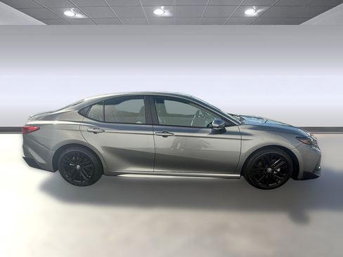 Used 2025 Toyota Camry SE image 7