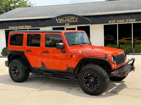 Used 2015 Jeep Wrangler Unlimited Sahara w/ Connectivity Group AWD/4WD image 1