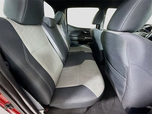 Certified 2022 Toyota Tacoma TRD Off-Road image 24