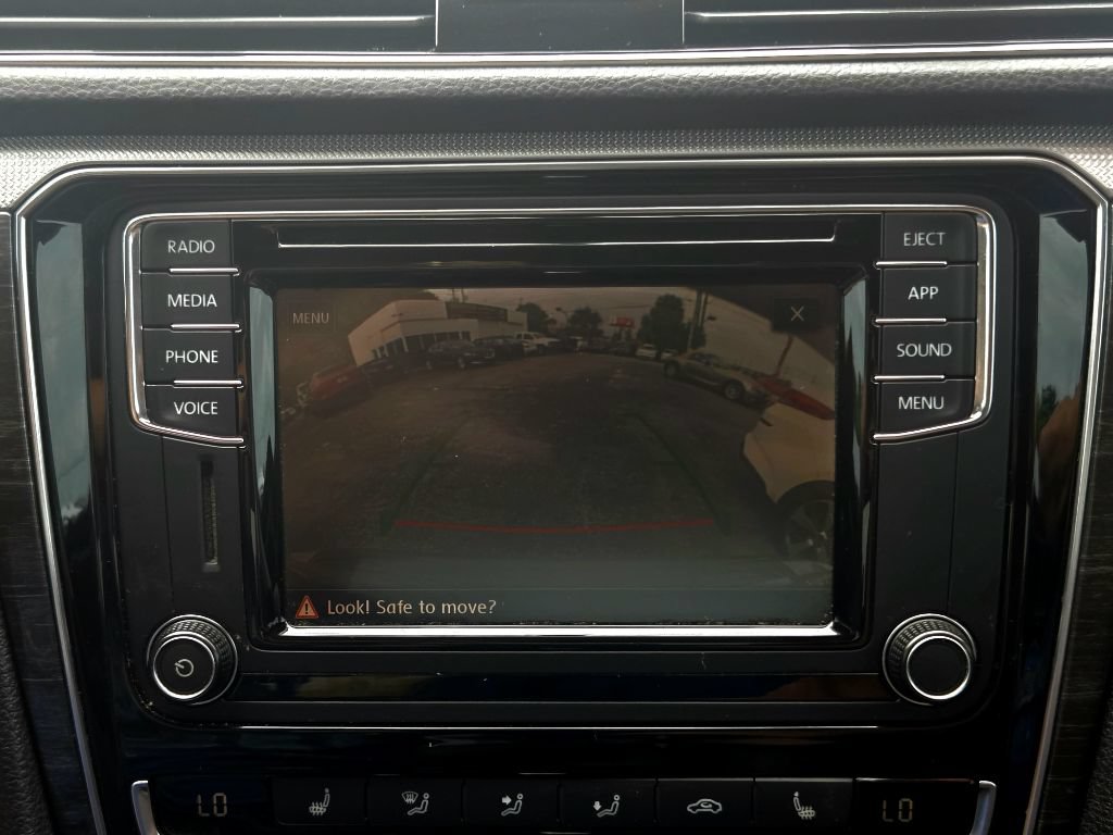Used 2018 Volkswagen Passat 2.0T SE FWD image 13