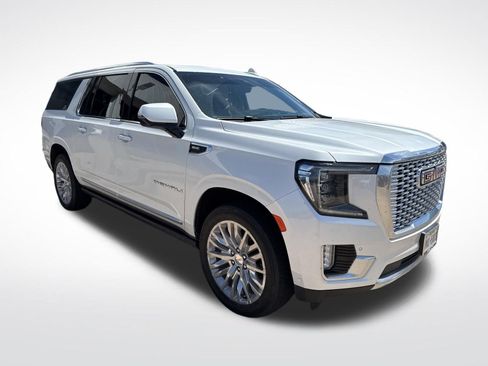 Used 2024 GMC Yukon XL Denali w/ Denali Reserve Package AWD/4WD image 3