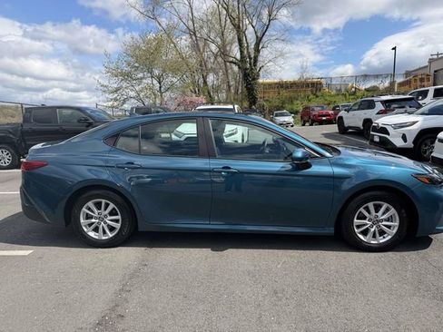 Used 2025 Toyota Camry LE w/ Convenience Package image 4