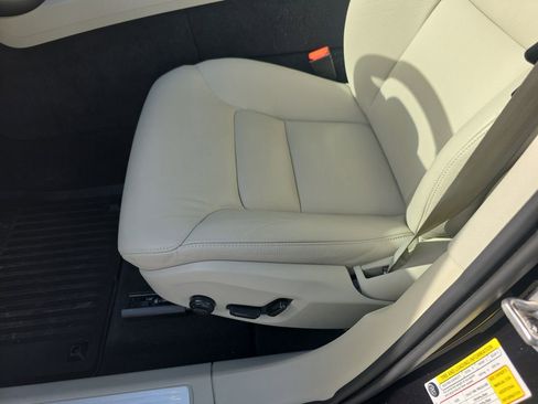 Used 2025 Volvo XC60 T8 Plus w/ Protection Package Premier image 20