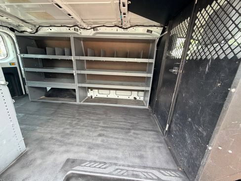 Used 2015 Ford Transit 250 130 Low Roof RWD image 17