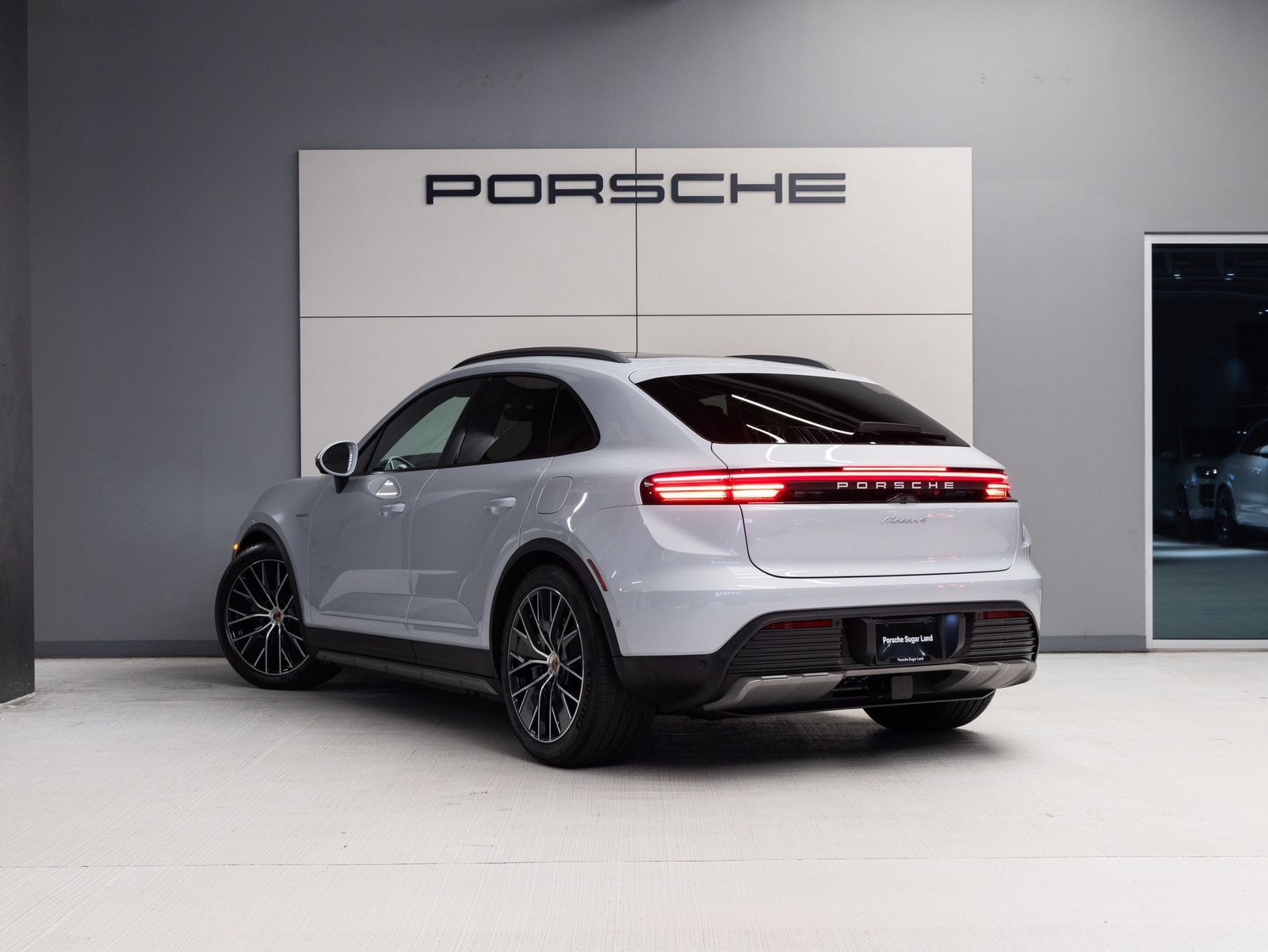 Certified 2026 Porsche Macan 4 Electric AWD/4WD image 3