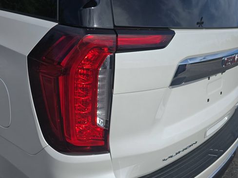 Certified 2022 GMC Yukon SLT w/ SLT Luxury Package AWD/4WD image 36