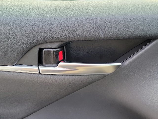 Used 2022 Toyota Camry XSE FWD image 15