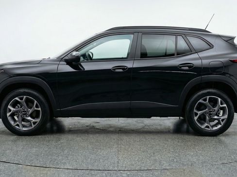 Used 2025 Chevrolet Trax LT image 5