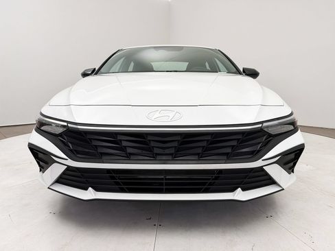 Used 2025 Hyundai Elantra Sport FWD image 9