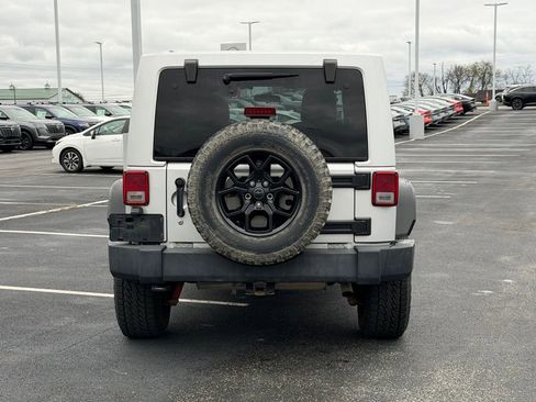 Used 2012 Jeep Wrangler Unlimited Rubicon w/ Connectivity Group image 6