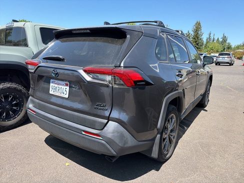 Used 2022 Toyota RAV4 XLE Premium AWD/4WD image 4