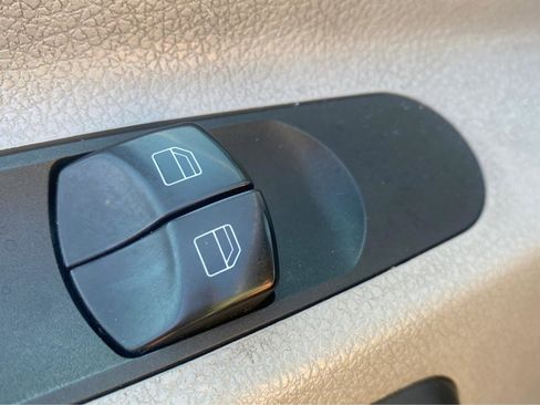 Used 2015 Freightliner Sprinter 2500 image 15