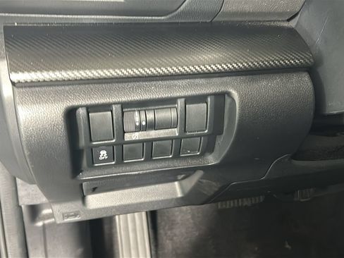 Used 2018 Subaru Crosstrek 2.0i Premium w/ Popular Package #3 AWD/4WD image 24