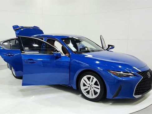 Used 2023 Lexus IS 300 w/ Comfort Package image 29