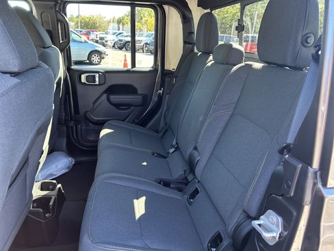 New 2025 Jeep Gladiator Sport image 31
