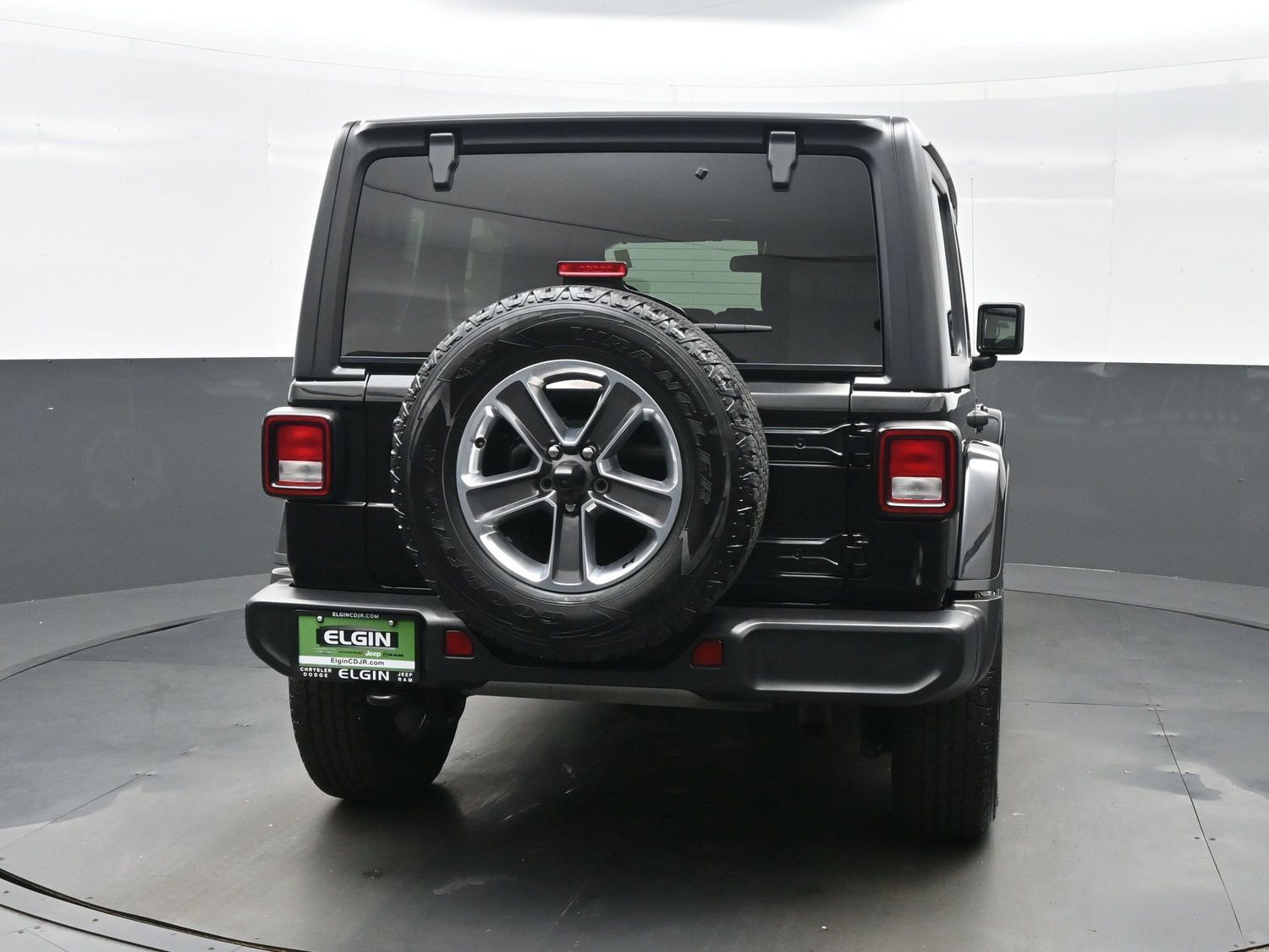 Used 2021 Jeep Wrangler Unlimited Sahara w/ Cold Weather Group AWD/4WD image 7