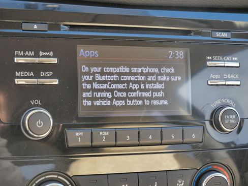 Used 2015 Nissan Rogue S image 28