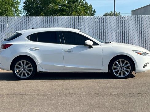 Used 2017 MAZDA MAZDA3 Touring FWD image 3