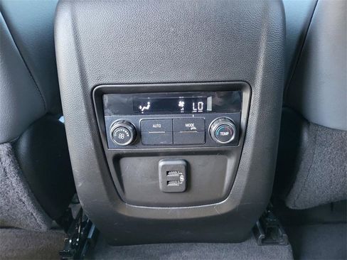 Used 2020 Buick Enclave Essence image 13