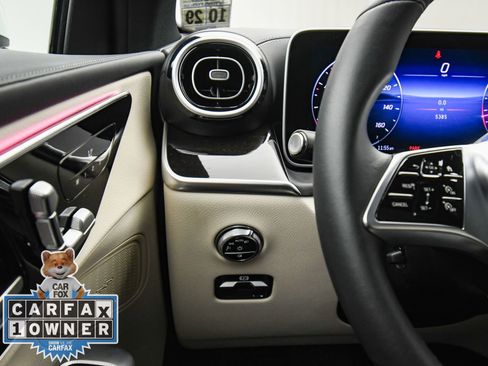 Used 2025 Mercedes-Benz GLC 300 4MATIC image 35