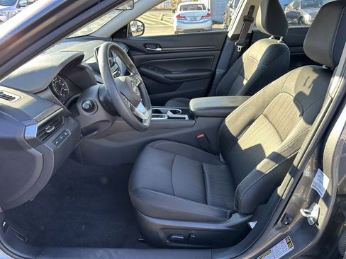 Used 2024 Nissan Altima 2.5 SV image 11