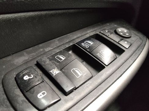 Used 2019 Jeep Cherokee Latitude Plus w/ Comfort/Convenience Group AWD/4WD image 27