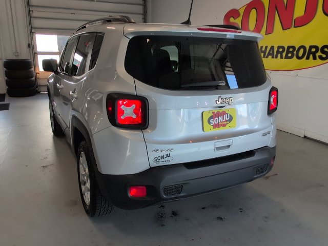 Used 2018 Jeep Renegade Latitude w/ Cold Weather Group AWD/4WD image 35