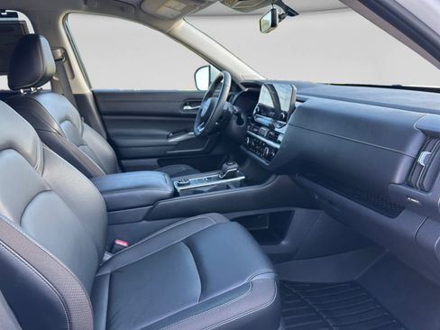 Used 2023 Nissan Pathfinder SL w/ SL Premium Package AWD/4WD image 16