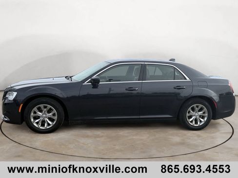Used 2015 Chrysler 300 Limited image 6