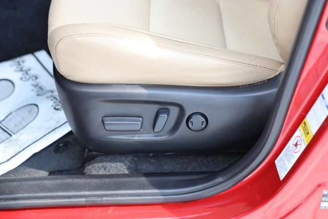 Used 2014 Toyota RAV4 Limited AWD/4WD image 17