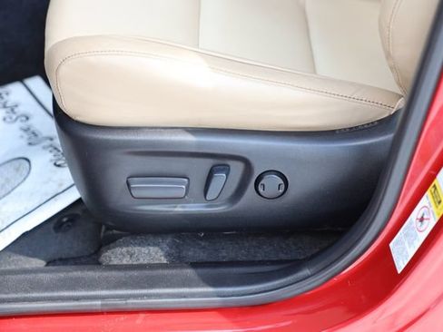 Used 2014 Toyota RAV4 Limited AWD/4WD image 17