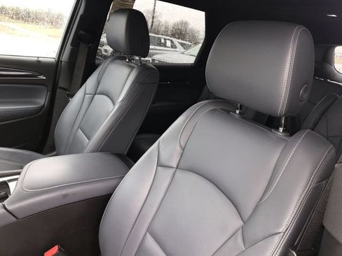 Used 2023 Buick Enclave Essence w/ Experience Buick Package AWD/4WD image 11