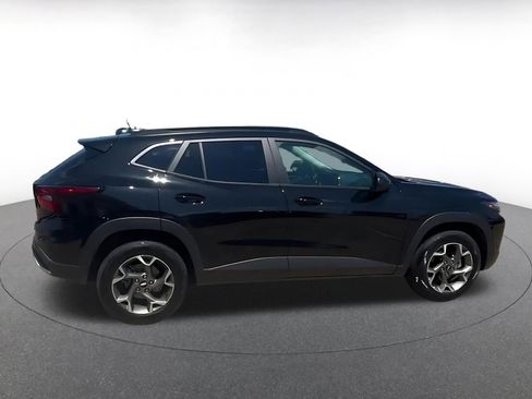 Used 2025 Chevrolet Trax LT w/ LT Convenience Package FWD image 15