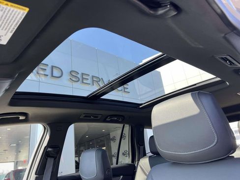 Certified 2025 Cadillac XT6 Luxury AWD/4WD image 16