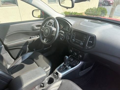 Used 2018 Jeep Compass Latitude AWD/4WD image 8