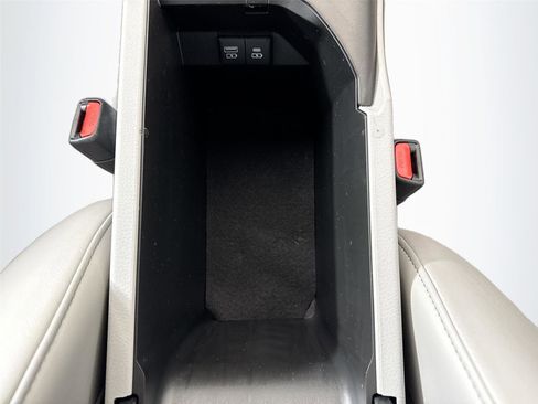 Certified 2022 Toyota Camry XLE image 32