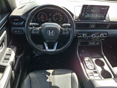 Used 2024 Honda Pilot Touring image 13