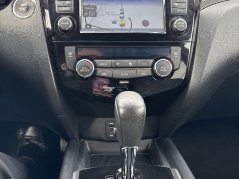 Certified 2016 Nissan Rogue SL image 9