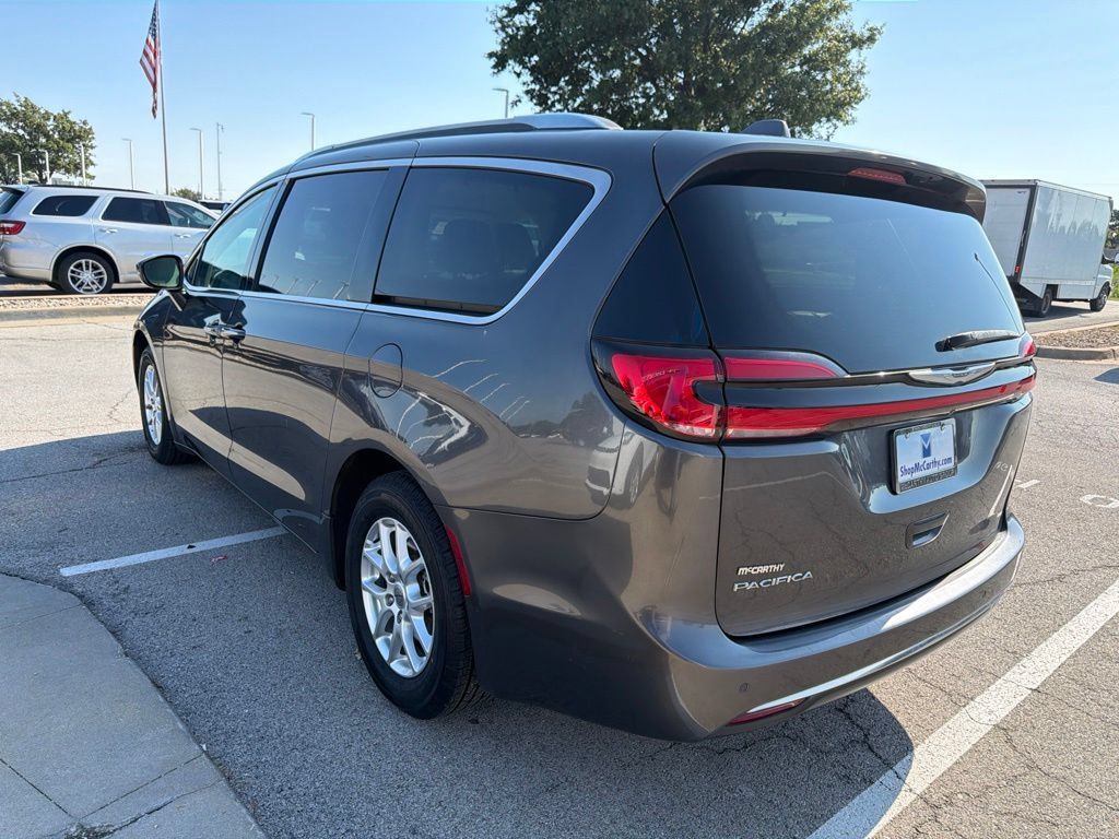 Used 2021 Chrysler Pacifica Touring-L FWD image 5