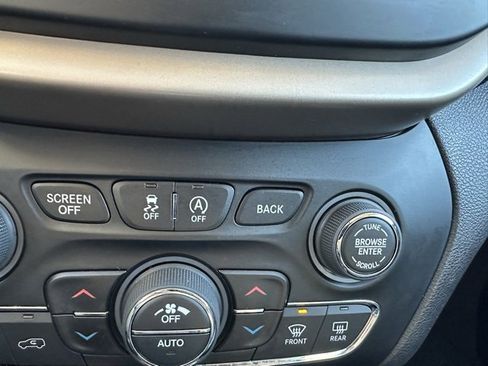 Used 2017 Jeep Cherokee High Altitude w/ Technology Group image 37