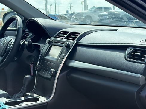 Used 2015 Toyota Camry SE FWD image 21