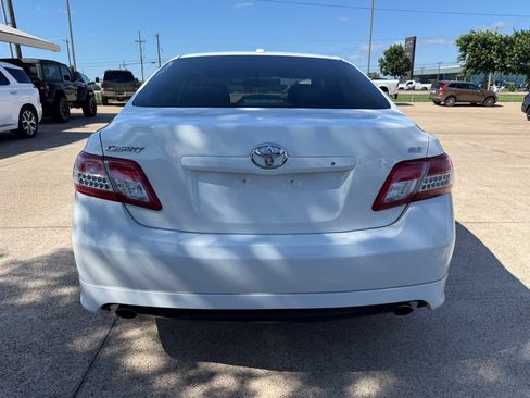 Used 2011 Toyota Camry SE FWD image 6