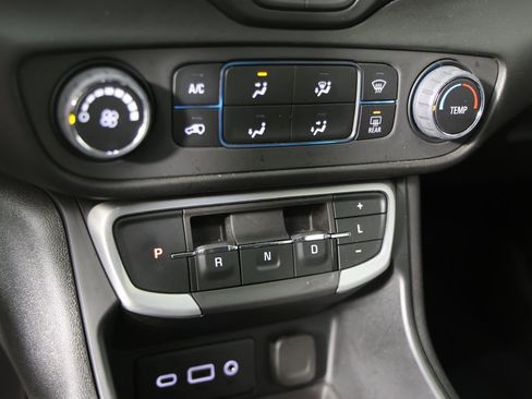 Used 2023 GMC Terrain SLE image 15