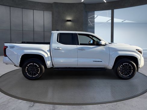 Used 2026 Toyota Tacoma TRD Sport w/ TRD Sport Upgrade Package AWD/4WD image 7